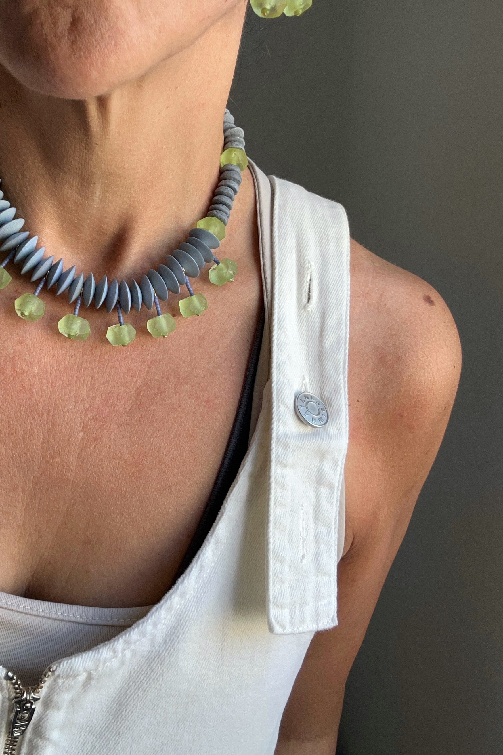 KATA 1.0. COLLAR COLGANTES LIMA
